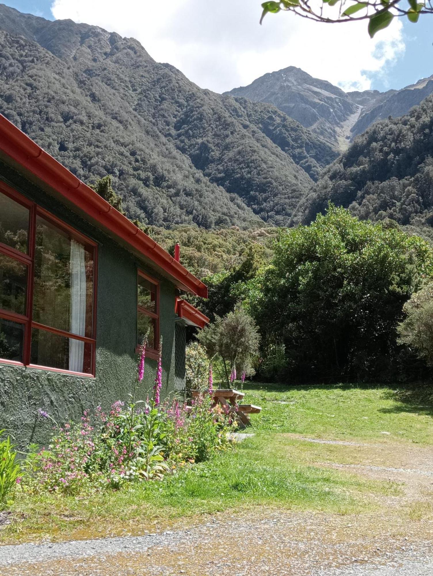 Rata Lodge Accommodation Otira Exterior photo